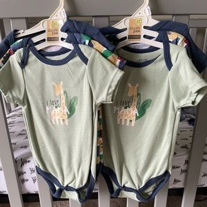 Twin Bundle of 6 Onesies Size 6-9 months